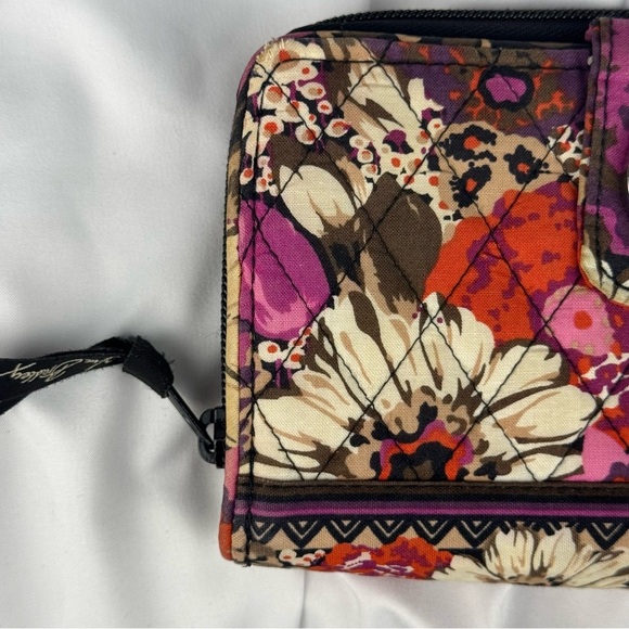 Vera Bradley Turn Lock - Zip around Wallet - RoseWood - Good Condition - Picture 12 of 16